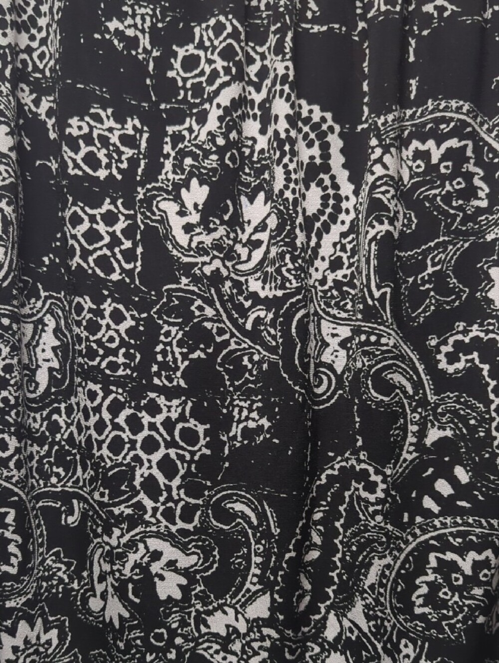 Saint Tropez West Black and White Paisley Sleeveless Top with Rosette Trim - Picture 6 of 6